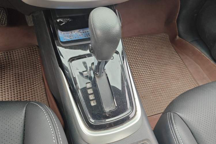 Used Nissan Tiida 2016 1.6L CVT Cool Dynamic Edition Gear Lever