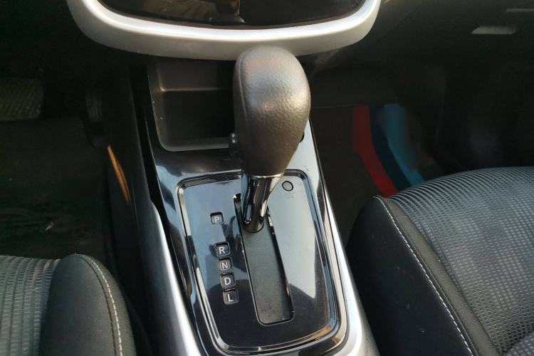 Used Nissan Tiida 2016 1.6L CVT Cool Dynamic Edition Gear Lever