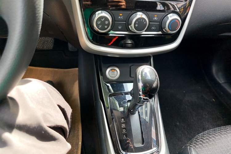 Used Nissan Tiida 2016 1.6L CVT Smart Drive Edition Gear Lever