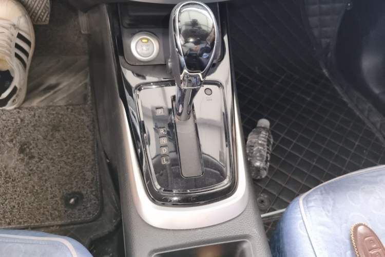 Used Nissan Tiida 2016 1.6L CVT Smart Drive Edition Gear Lever