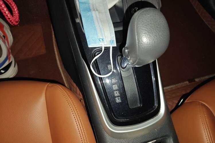 Used Nissan Tiida 2016 1.6L CVT Cool Dynamic Edition Gear Lever