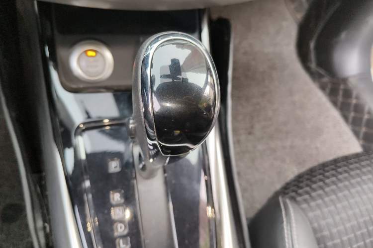 Used Nissan Tiida 2016 1.6L CVT Smart Drive Edition Gear Lever