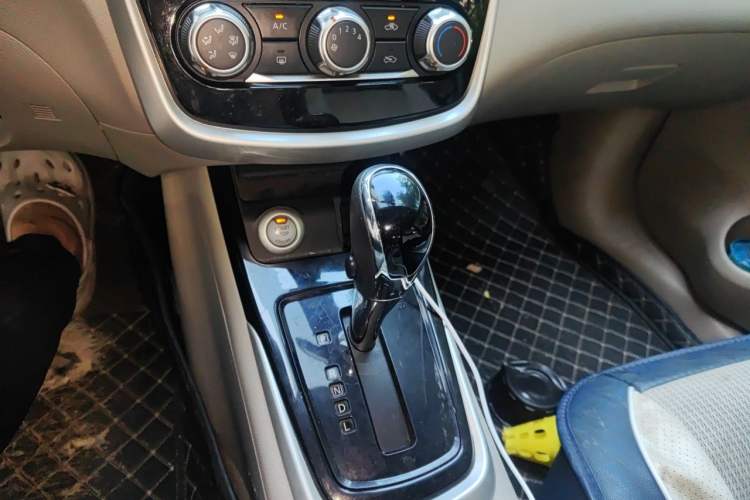 Used Nissan Tiida 2016 1.6L CVT Smart Drive Edition Gear Lever