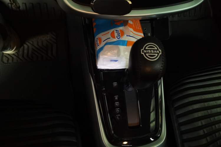 Used Nissan Tiida 2016 1.6L CVT Cool Dynamic Edition Gear Lever