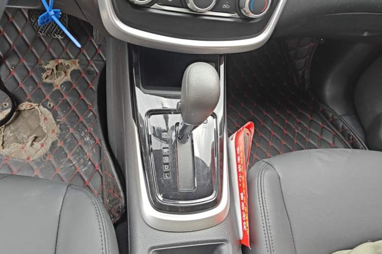 Used Nissan Tiida 2016 1.6L CVT Cool Dynamic Edition Gear Lever