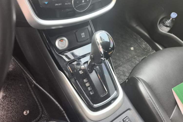 Used Nissan Tiida 2016 1.6L CVT ZhiZun Edition Gear Lever
