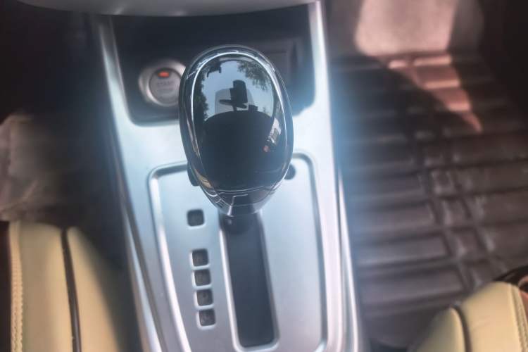 Used Nissan Tiida 2016 1.6L CVT Smart Drive Edition Gear Lever