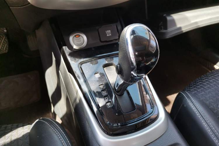 Used Nissan Tiida 2016 1.6L CVT Smart Drive Edition Gear Lever