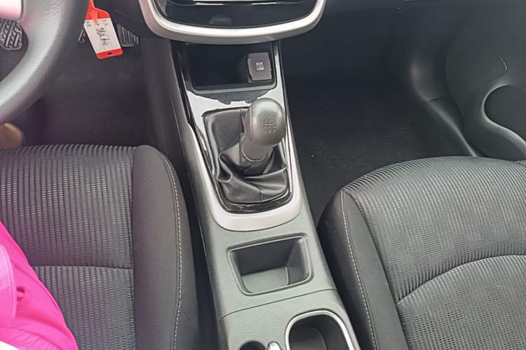 Used Nissan Tiida 2016 1.6L Manual Cool Edition Gear Lever