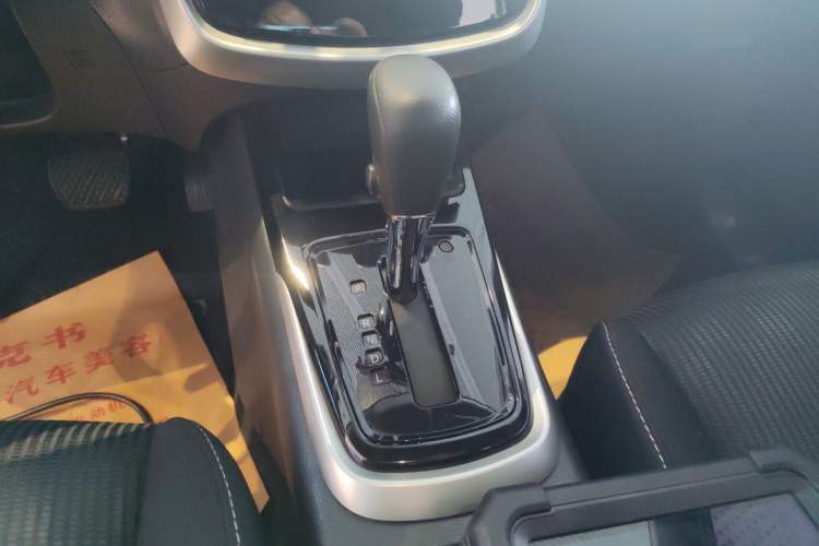 Used Nissan Tiida 2016 1.6L CVT Cool Dynamic Edition Gear Lever