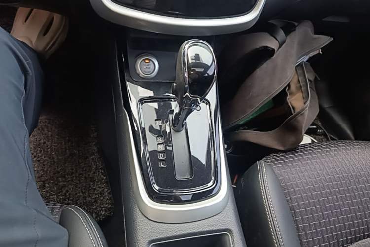 Used Nissan Tiida 2016 1.6L CVT Smart Drive Edition Gear Lever