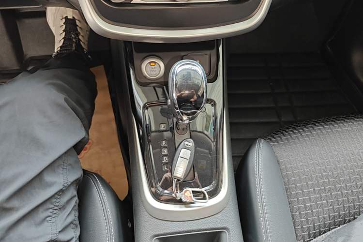 Used Nissan Tiida 2016 1.6L CVT Smart Drive Edition Gear Lever