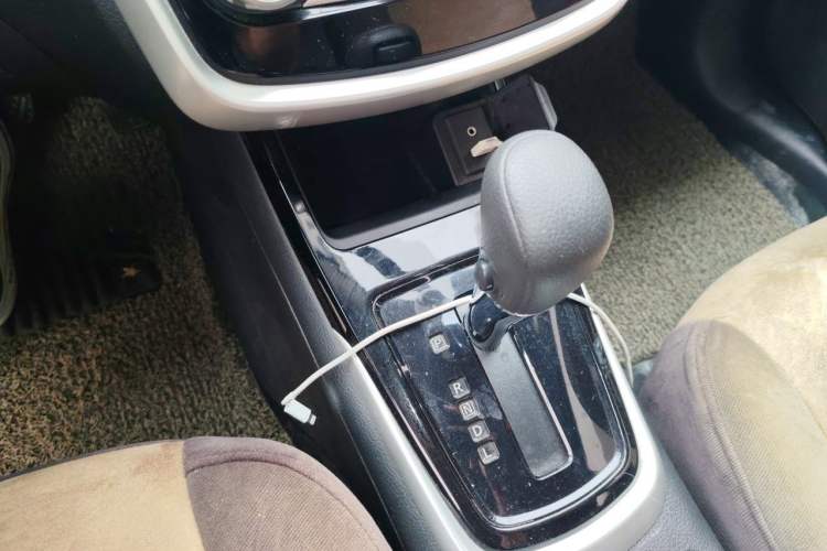 Used Nissan Tiida 2016 1.6L CVT Cool Dynamic Edition Gear Lever