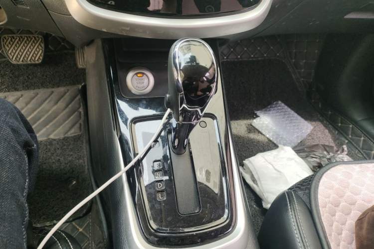 Used Nissan Tiida 2016 1.6L CVT Smart Drive Edition Gear Lever