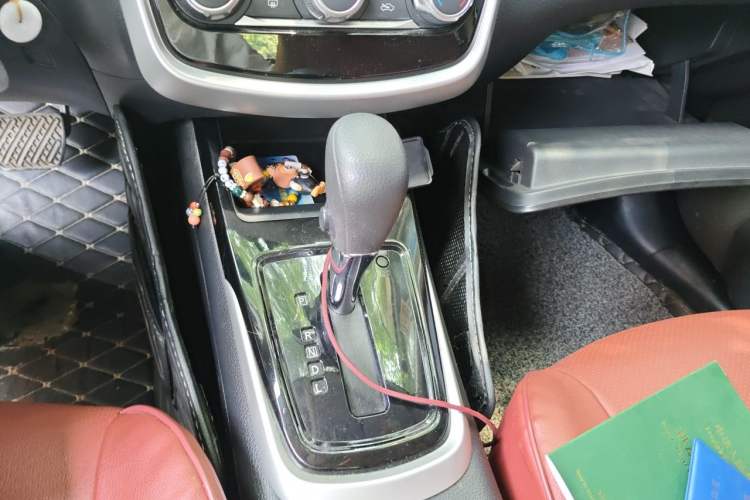 Used Nissan Tiida 2016 1.6L CVT Cool Dynamic Edition Gear Lever