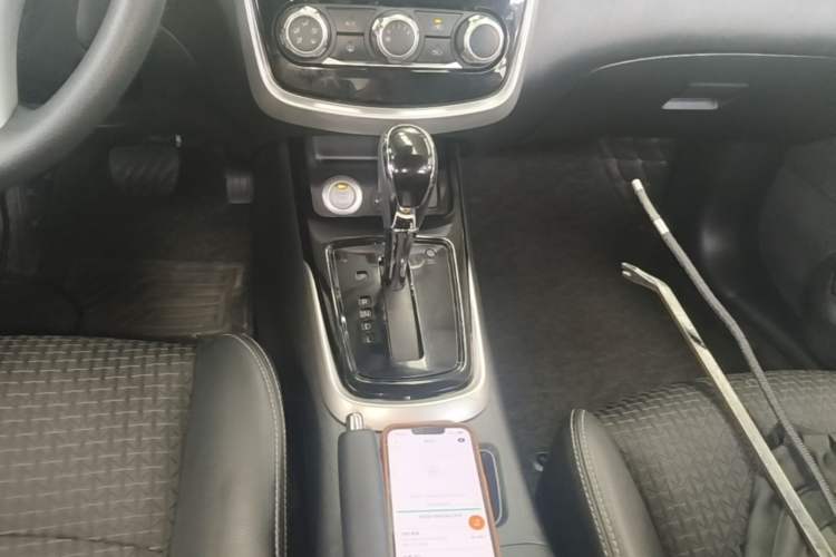 Used Nissan Tiida 2016 1.6L CVT Smart Drive Edition Gear Lever