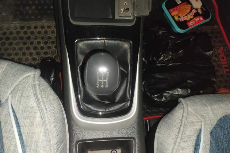 Used Nissan Tiida 2016 1.6L Manual Cool Edition Gear Lever