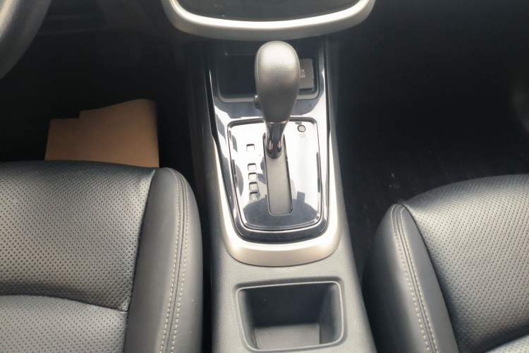 Used Nissan Tiida 2016 1.6L CVT Cool Dynamic Edition Gear Lever
