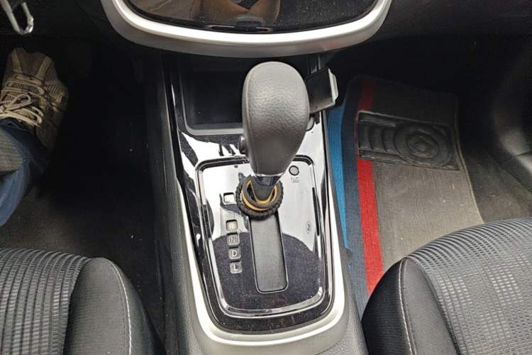 Used Nissan Tiida 2016 1.6L CVT Cool Dynamic Edition Gear Lever
