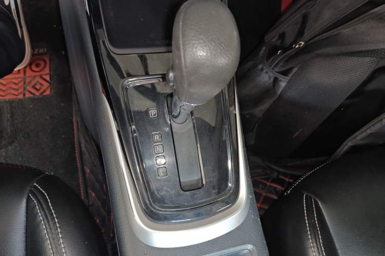 Used Nissan Tiida 2016 1.6L CVT Cool Dynamic Edition Gear Lever