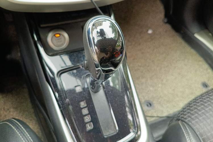 Used Nissan Tiida 2016 1.6L CVT Smart Drive Edition Gear Lever