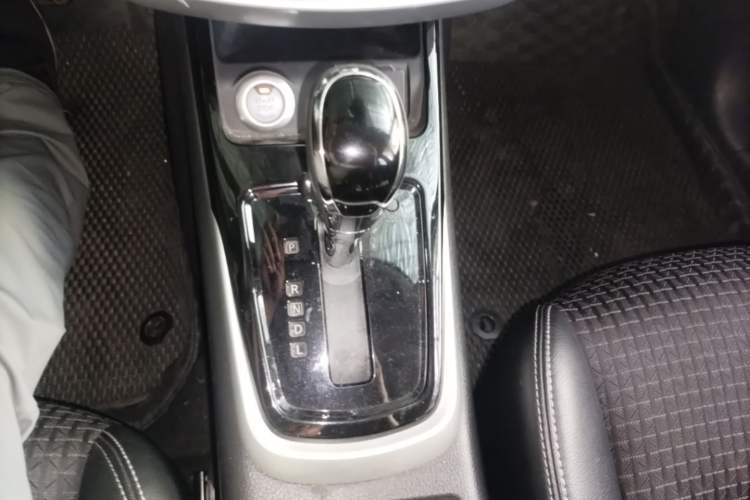 Used Nissan Tiida 2016 1.6L CVT Smart Drive Edition Gear Lever