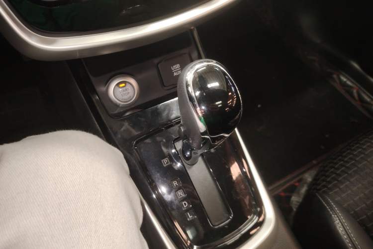 Used Nissan Tiida 2016 1.6L CVT Smart Drive Edition Gear Lever