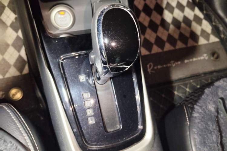 Used Nissan Tiida 2016 1.6L CVT Smart Drive Edition Gear Lever