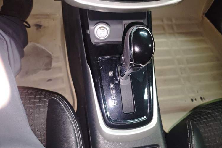 Used Nissan Tiida 2016 1.6L CVT Smart Drive Edition Gear Lever
