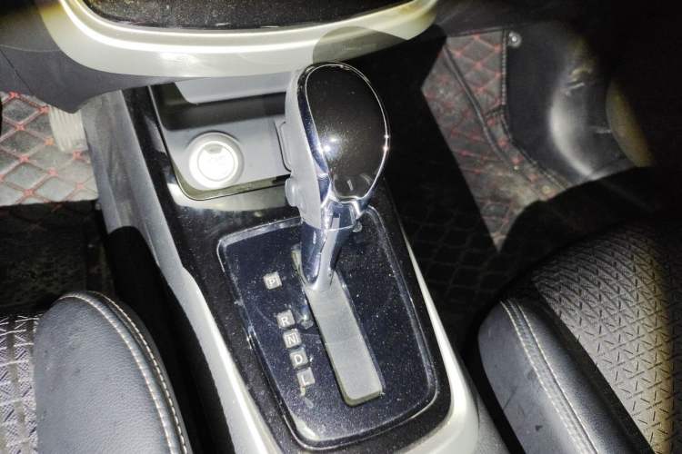 Used Nissan Tiida 2016 1.6L CVT Smart Drive Edition Gear Lever