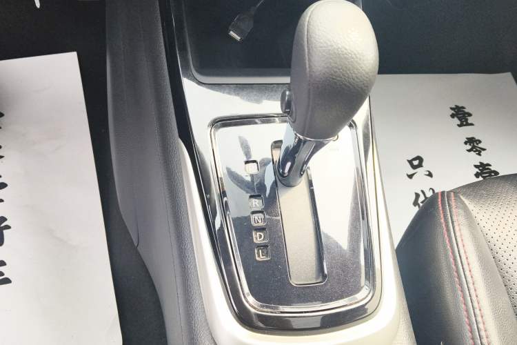 Used Nissan Tiida 2016 1.6L CVT Cool Dynamic Edition Gear Lever