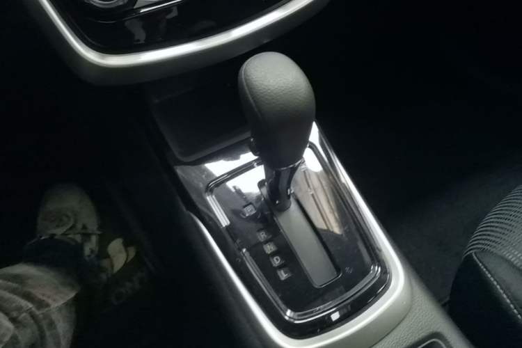 Used Nissan Tiida 2016 1.6L CVT Cool Dynamic Edition Gear Lever