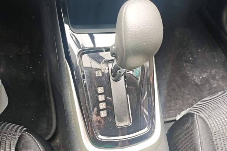 Used Nissan Tiida 2016 1.6L CVT Cool Dynamic Edition Gear Lever