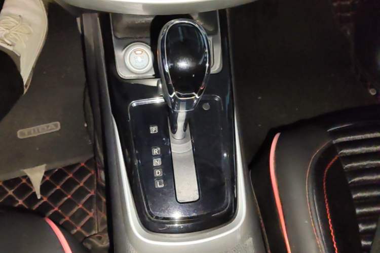 Used Nissan Tiida 2016 1.6L CVT Smart Drive Edition Gear Lever
