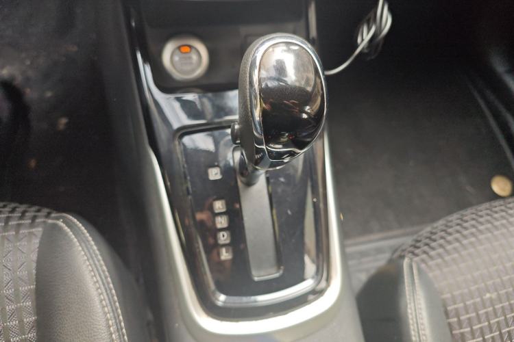 Used Nissan Tiida 2016 1.6L CVT Cool Dynamic Edition Gear Lever