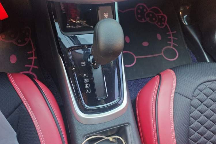 Used Nissan Tiida 2016 1.6L CVT Cool Dynamic Edition Gear Lever