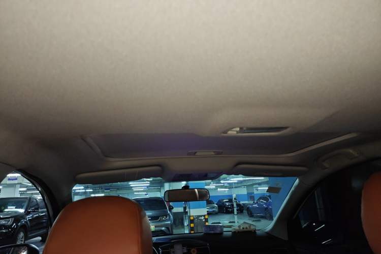 Used Nissan Tiida 2016 1.6L CVT Cool Dynamic Edition Headliner