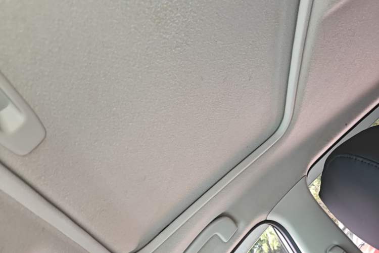 Used Nissan Tiida 2016 1.6L CVT Cool Dynamic Edition Headliner