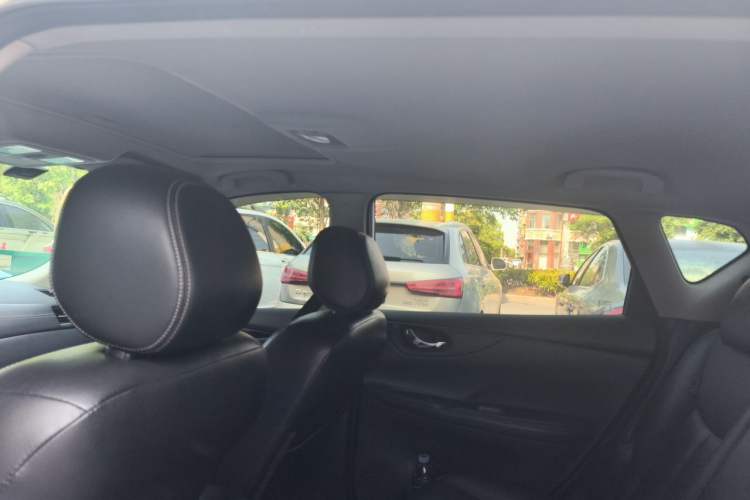 Used Nissan Tiida 2016 1.6L CVT ZhiZun Edition Headliner