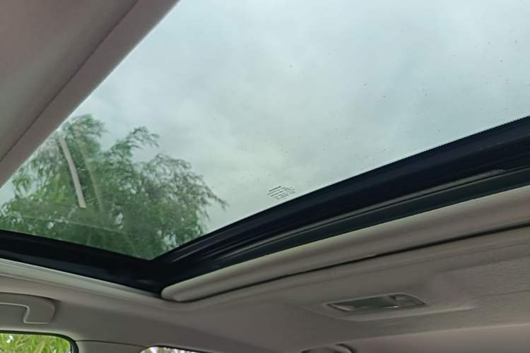Used Nissan Tiida 2016 1.6L Manual Cool Edition Headliner