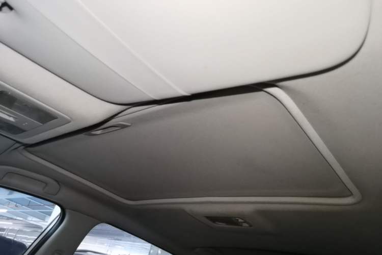 Used Nissan Tiida 2016 1.6L CVT Cool Dynamic Edition Headliner