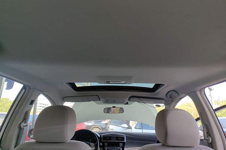 Used Nissan Tiida 2016 1.6L CVT Cool Dynamic Edition Headliner
