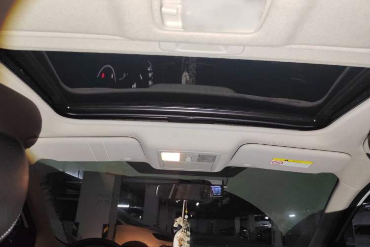 Used Nissan Tiida 2016 1.6L CVT Cool Dynamic Edition Headliner