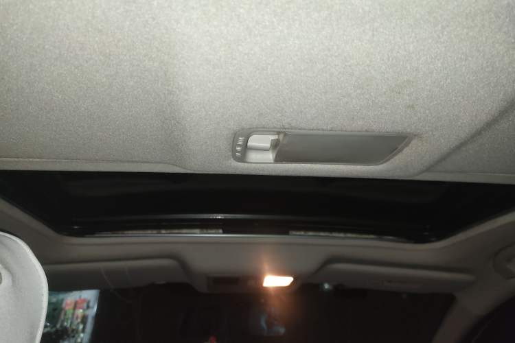 Used Nissan Tiida 2016 1.6L Manual Cool Edition Headliner