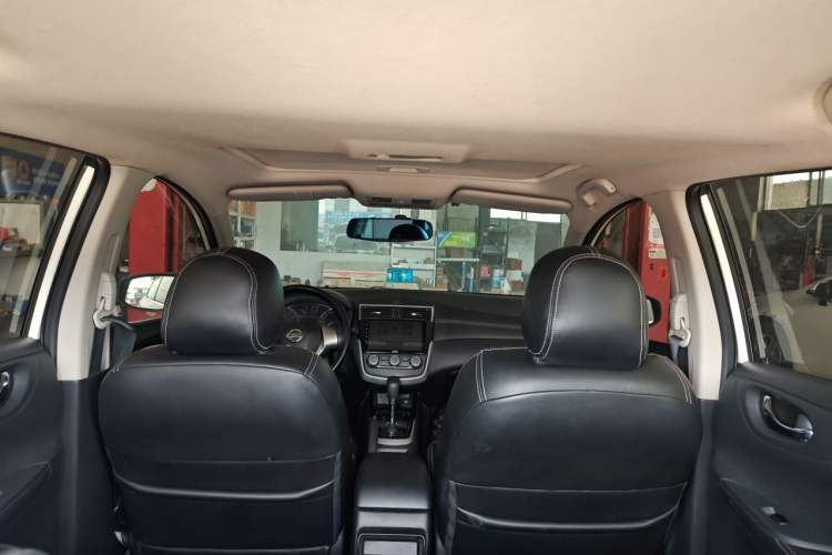 Used Nissan Tiida 2016 1.6L CVT Cool Dynamic Edition Headliner