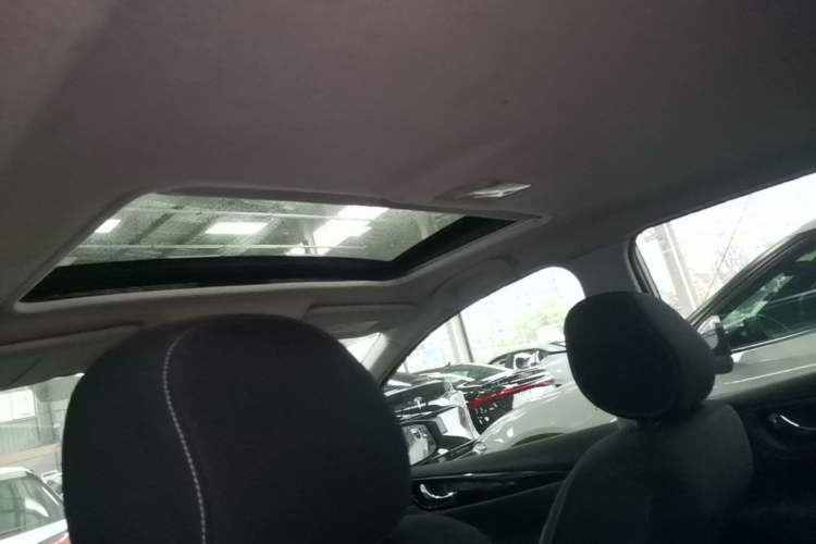 Used Nissan Tiida 2016 1.6L CVT Cool Dynamic Edition Headliner