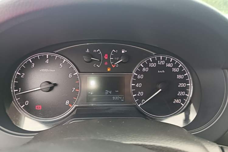 Used Nissan Tiida 2016 1.6L Manual Cool Edition Instrument Cluster