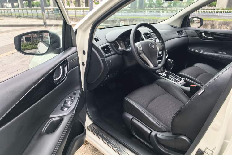 Used Nissan Tiida 2016 1.6L CVT Smart Drive Edition Interior 1