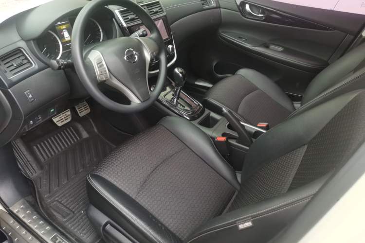 Used Nissan Tiida 2016 1.6L CVT Smart Drive Edition Interior 1