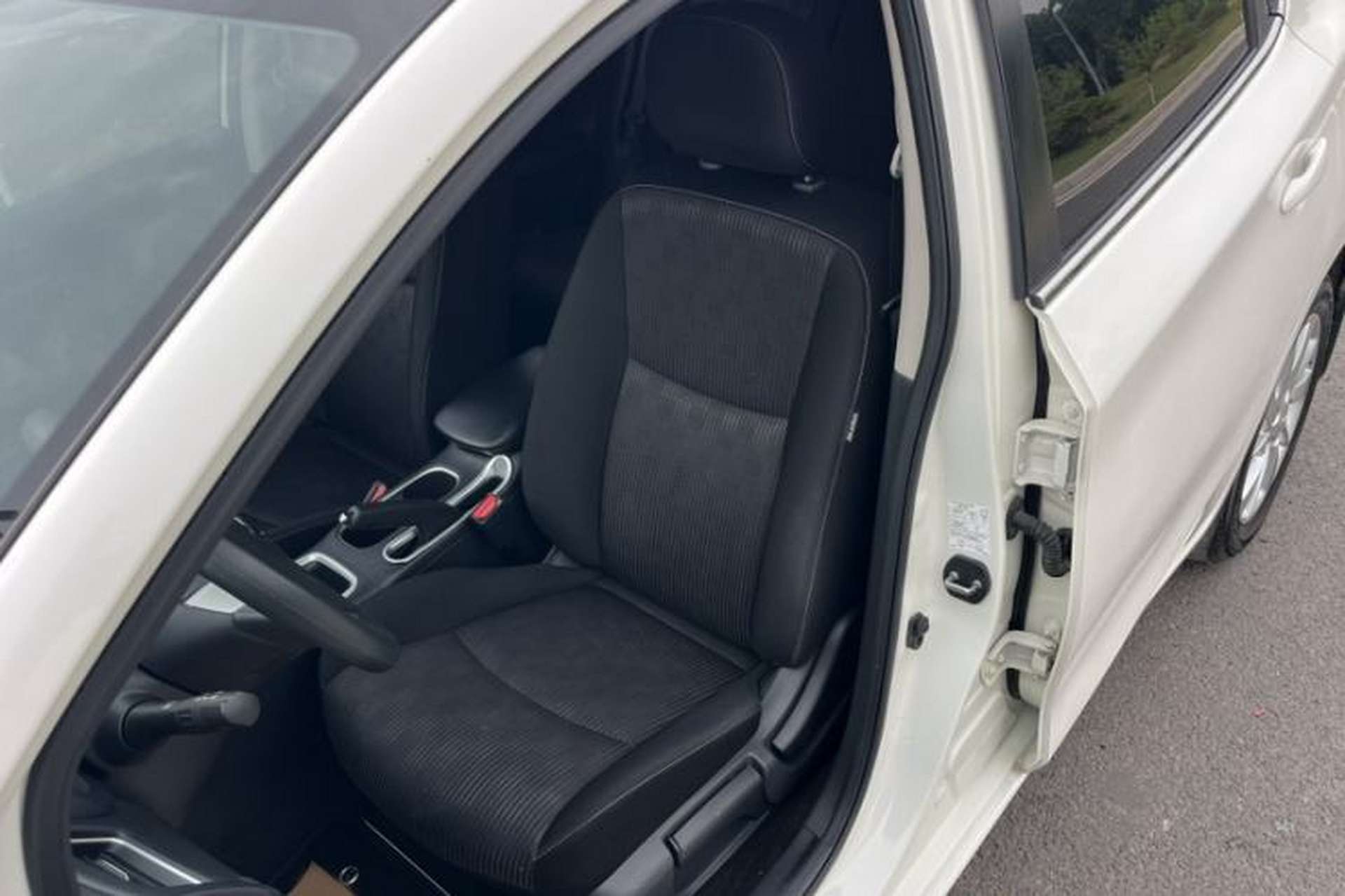 Used Nissan Tiida 2016 1.6L CVT Cool Dynamic Edition Interior 2